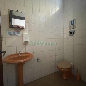 Loja com 500m², no bairro Medianeira em Caxias do Sul para Alugar