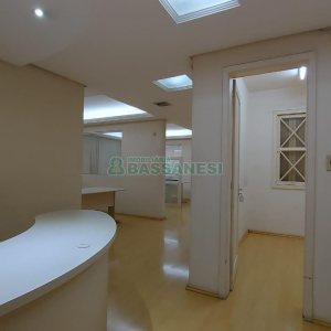 Loja com 780m², no bairro Centro em Caxias do Sul para Alugar ou Comprar