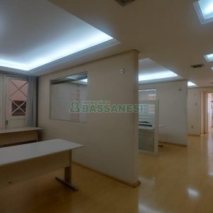 Loja com 780m², no bairro Centro em Caxias do Sul para Alugar ou Comprar