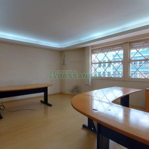 Loja com 780m², no bairro Centro em Caxias do Sul para Alugar ou Comprar