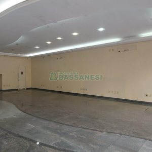 Loja com 780m², no bairro Centro em Caxias do Sul para Alugar ou Comprar