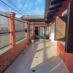 Casa com 256m², 5 dormitórios, 1 vaga, no bairro Esplanada em Caxias do Sul para Comprar