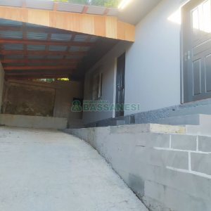 Casa com 60m², 2 dormitórios, 1 vaga, no bairro Rio Branco em Caxias do Sul para Comprar