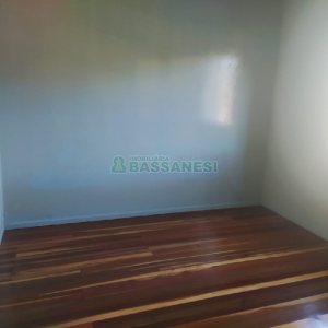 Casa com 60m², 2 dormitórios, 1 vaga, no bairro Rio Branco em Caxias do Sul para Comprar