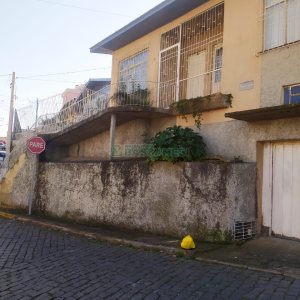 Casa com 60m², 2 dormitórios, 1 vaga, no bairro Rio Branco em Caxias do Sul para Comprar