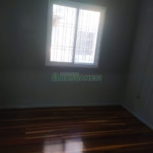 Casa com 60m², 2 dormitórios, 1 vaga, no bairro Rio Branco em Caxias do Sul para Comprar
