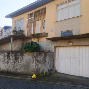 Casa com 60m², 2 dormitórios, 1 vaga, no bairro Rio Branco em Caxias do Sul para Comprar