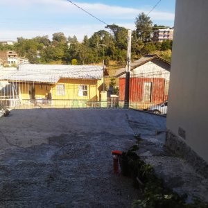 Casa com 60m², 2 dormitórios, 1 vaga, no bairro Rio Branco em Caxias do Sul para Comprar