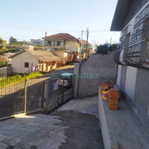 Casa com 60m², 2 dormitórios, 1 vaga, no bairro Rio Branco em Caxias do Sul para Comprar