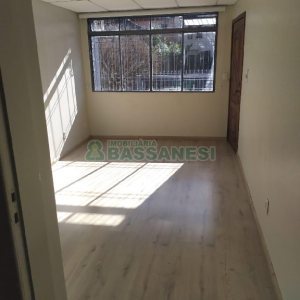 Casa Comercial com 280m², 3 dormitórios, 1 vaga, no bairro Medianeira em Caxias do Sul para Alugar