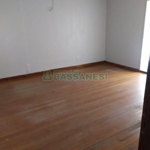 Casa Comercial com 280m², 3 dormitórios, 1 vaga, no bairro Medianeira em Caxias do Sul para Alugar