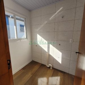 Casa Comercial com 280m², 3 dormitórios, 1 vaga, no bairro Medianeira em Caxias do Sul para Alugar