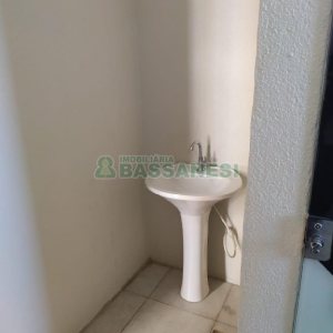 Casa Comercial com 280m², 3 dormitórios, 1 vaga, no bairro Medianeira em Caxias do Sul para Alugar