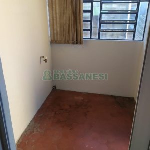 Casa Comercial com 280m², 3 dormitórios, 1 vaga, no bairro Medianeira em Caxias do Sul para Alugar
