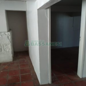 Casa Comercial com 280m², 3 dormitórios, 1 vaga, no bairro Medianeira em Caxias do Sul para Alugar
