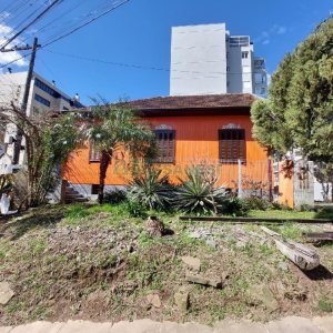 Casa com 120m², 3 dormitórios, 4 vagas, no bairro São Pelegrino em Caxias do Sul para Alugar