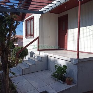 Casa com 90m², 2 dormitórios, 1 vaga, no bairro Kayser em Caxias do Sul para Comprar