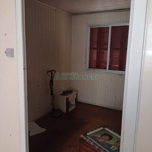 Casa com 90m², 2 dormitórios, 1 vaga, no bairro Kayser em Caxias do Sul para Comprar