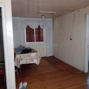 Casa com 90m², 2 dormitórios, 1 vaga, no bairro Kayser em Caxias do Sul para Comprar