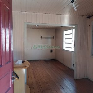 Casa com 90m², 2 dormitórios, 1 vaga, no bairro Kayser em Caxias do Sul para Comprar