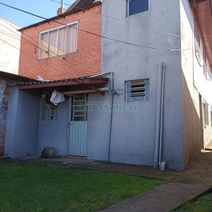 Casa com 90m², 2 dormitórios, 1 vaga, no bairro Kayser em Caxias do Sul para Comprar