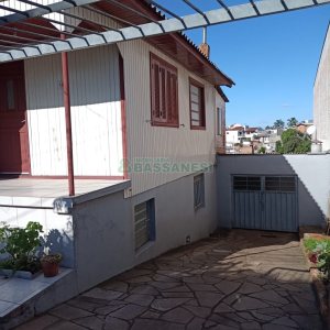 Casa com 90m², 2 dormitórios, 1 vaga, no bairro Kayser em Caxias do Sul para Comprar