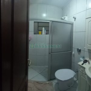 Casa com 302m², 3 dormitórios, 1 vaga, no bairro Planalto em Caxias do Sul para Comprar