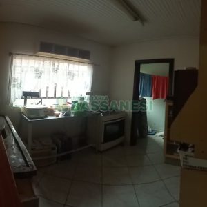 Casa com 302m², 3 dormitórios, 1 vaga, no bairro Planalto em Caxias do Sul para Comprar