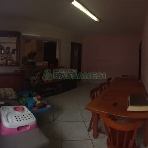 Casa com 302m², 3 dormitórios, 1 vaga, no bairro Planalto em Caxias do Sul para Comprar