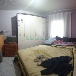 Casa com 302m², 3 dormitórios, 1 vaga, no bairro Planalto em Caxias do Sul para Comprar