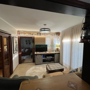 Casa com 282m², 3 dormitórios, 3 vagas, no bairro Interlagos em Caxias do Sul para Comprar