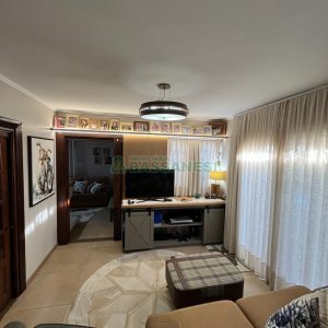 Casa com 282m², 3 dormitórios, 3 vagas, no bairro Interlagos em Caxias do Sul para Comprar