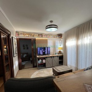 Casa com 282m², 3 dormitórios, 3 vagas, no bairro Interlagos em Caxias do Sul para Comprar