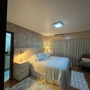 Casa com 282m², 3 dormitórios, 3 vagas, no bairro Interlagos em Caxias do Sul para Comprar