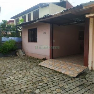 Casa com 80m², 2 dormitórios, 1 vaga, no bairro São Caetano em Caxias do Sul para Comprar