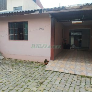 Casa com 80m², 2 dormitórios, 1 vaga, no bairro São Caetano em Caxias do Sul para Comprar