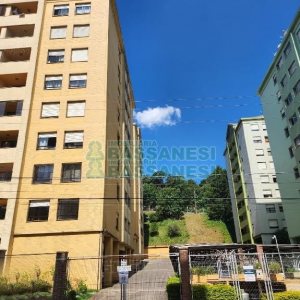 Apto Mobiliado com 70m², 2 dormitórios, 1 vaga, no bairro Lourdes em Caxias do Sul para Alugar