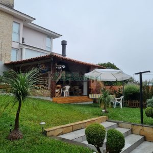 Casa com 229m², 3 dormitórios, 1 vaga, no bairro Cinqüentenário em Caxias do Sul para Comprar