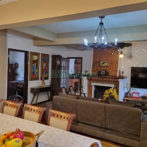 Casa com 229m², 3 dormitórios, 1 vaga, no bairro Cinqüentenário em Caxias do Sul para Comprar