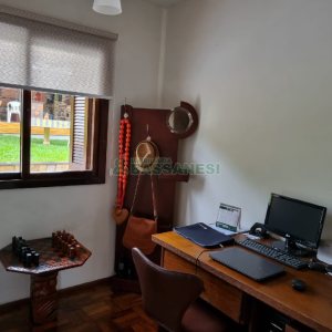 Casa com 229m², 3 dormitórios, 1 vaga, no bairro Cinqüentenário em Caxias do Sul para Comprar