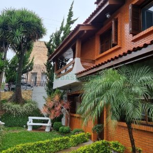 Casa com 229m², 3 dormitórios, 1 vaga, no bairro Cinqüentenário em Caxias do Sul para Comprar