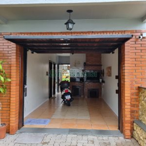 Casa com 229m², 3 dormitórios, 1 vaga, no bairro Cinqüentenário em Caxias do Sul para Comprar