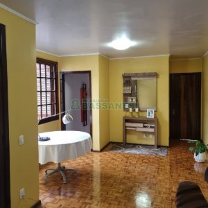 Casa com 229m², 3 dormitórios, 1 vaga, no bairro Cinqüentenário em Caxias do Sul para Comprar