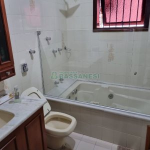 Casa com 229m², 3 dormitórios, 1 vaga, no bairro Cinqüentenário em Caxias do Sul para Comprar
