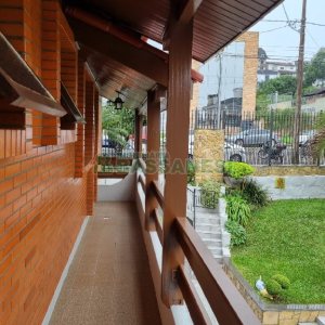 Casa com 229m², 3 dormitórios, 1 vaga, no bairro Cinqüentenário em Caxias do Sul para Comprar