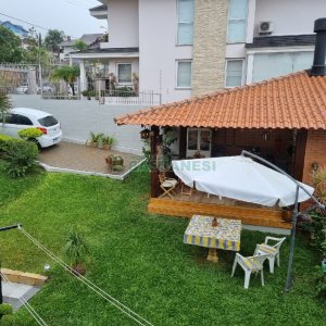 Casa com 229m², 3 dormitórios, 1 vaga, no bairro Cinqüentenário em Caxias do Sul para Comprar