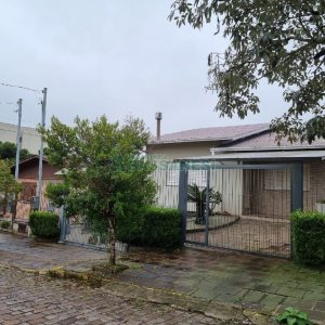 Casa com 300m², 3 dormitórios, 2 vagas, no bairro Santa Catarina em Caxias do Sul para Comprar