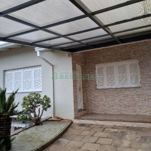 Casa com 300m², 3 dormitórios, 2 vagas, no bairro Santa Catarina em Caxias do Sul para Comprar