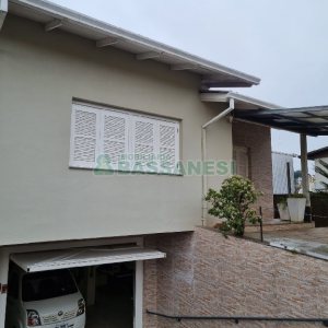 Casa com 300m², 3 dormitórios, 2 vagas, no bairro Santa Catarina em Caxias do Sul para Comprar