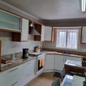 Casa com 300m², 3 dormitórios, 2 vagas, no bairro Santa Catarina em Caxias do Sul para Comprar